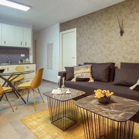 Authentic One Bedroom Apartment In City Center Jerusalem Exterior photo